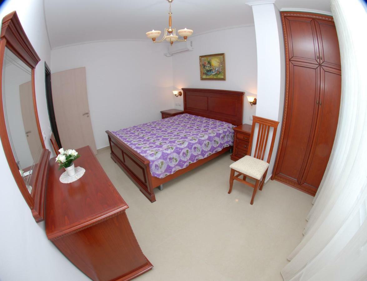 Erti'S Apartments Sarande Bagian luar foto