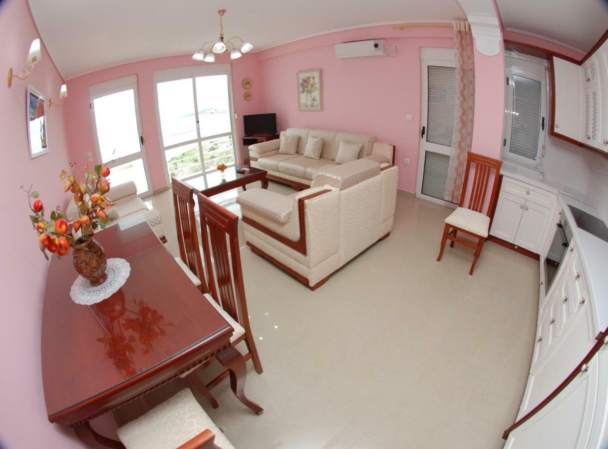 Erti'S Apartments Sarande Bagian luar foto
