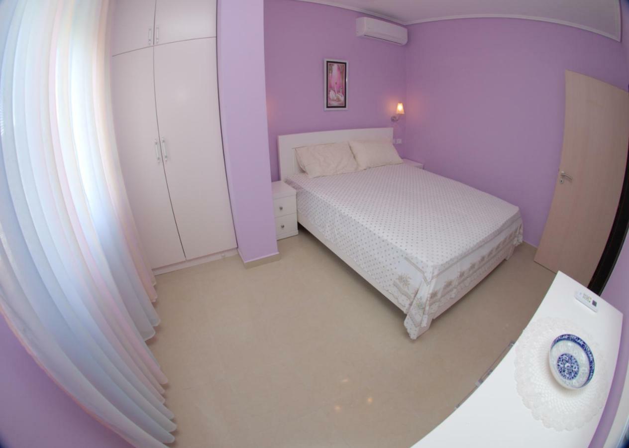 Erti'S Apartments Sarande Bagian luar foto