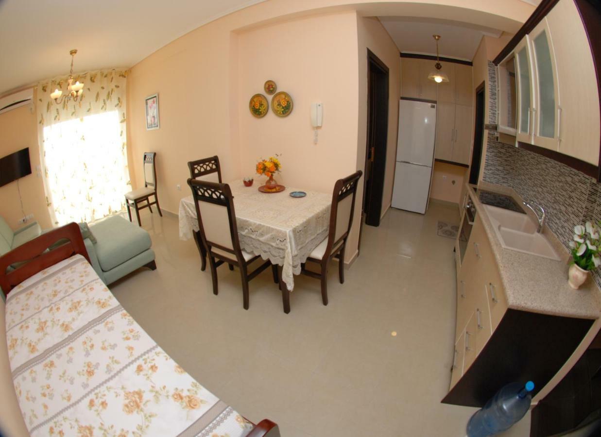 Erti'S Apartments Sarande Bagian luar foto